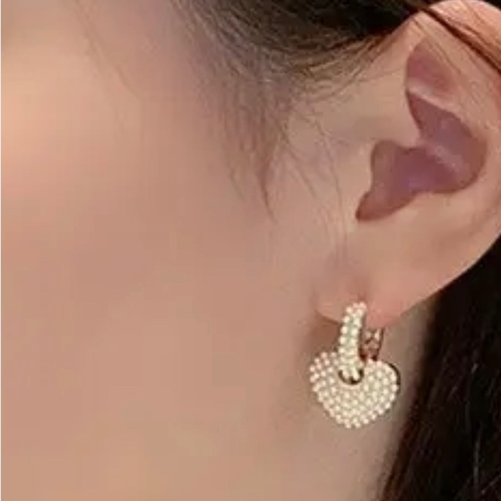 New Gold Plated Pearl Heart Huggie Hoop Earrings - Picture 6 of 6